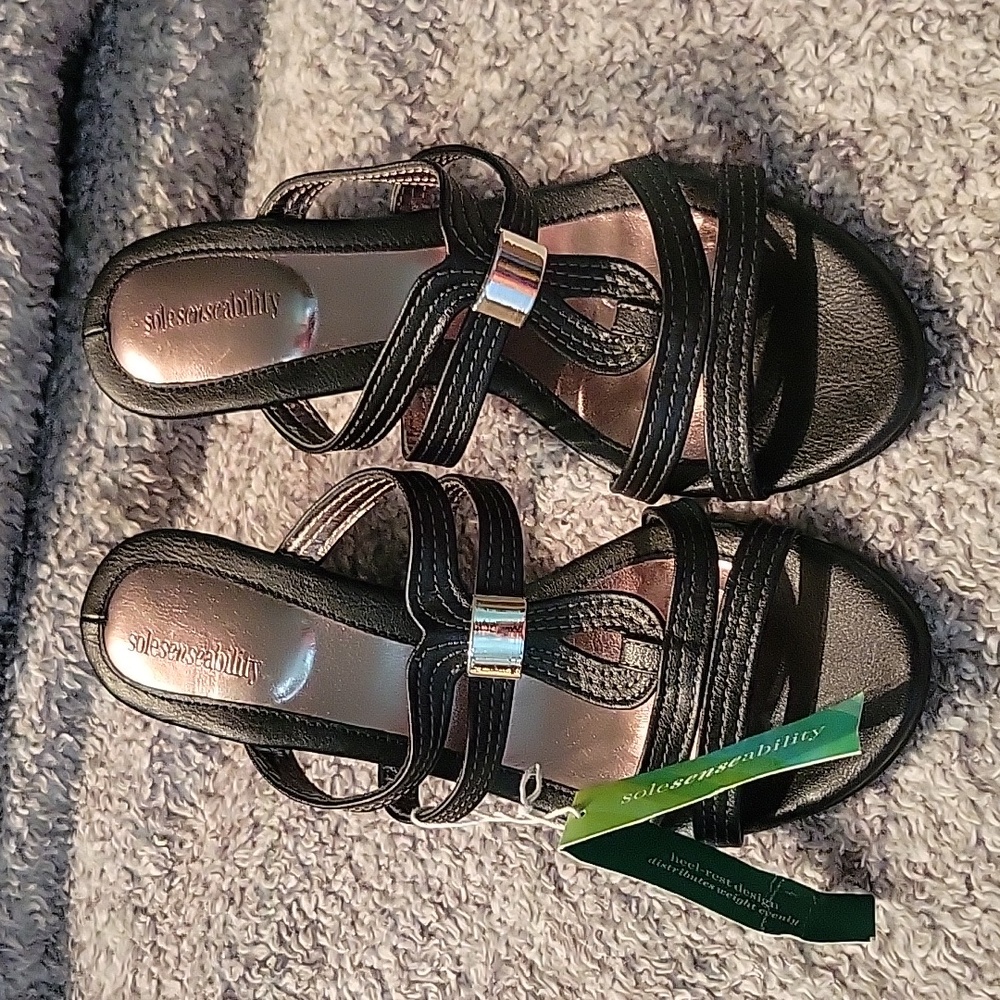 NWT Sole sense ability sandles